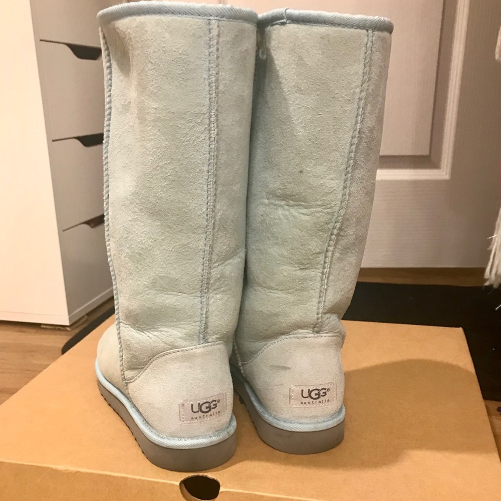 Light Blue Women’s UGG’S size 8